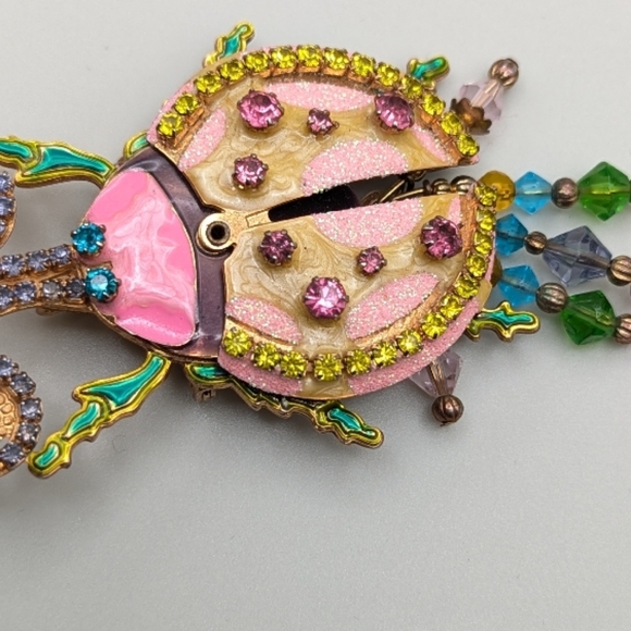 Lunch at the Ritz 2GO Crystal Studded Ladybug Brooch Pendant - Picture 5 of 7